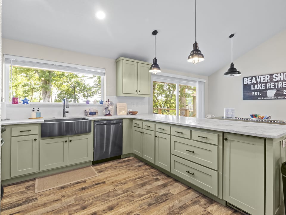Kitchen Includes Ice Machine