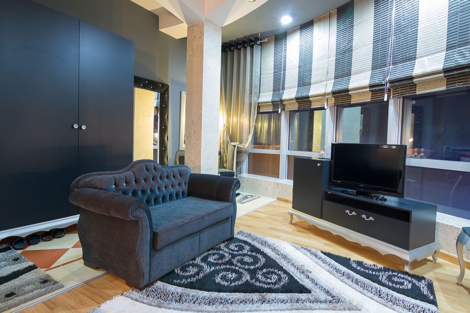 Royal Double Room | Living area | TV