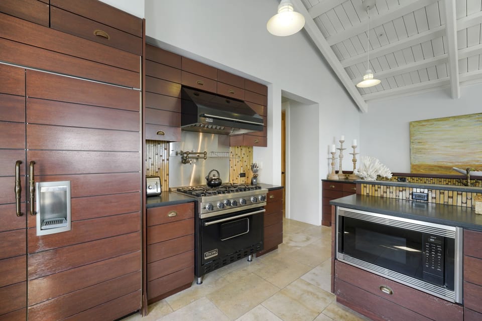 LARGE DOUBLE DOOR FRIDGE & ALL STAINLESS STEEL APPLIANCES