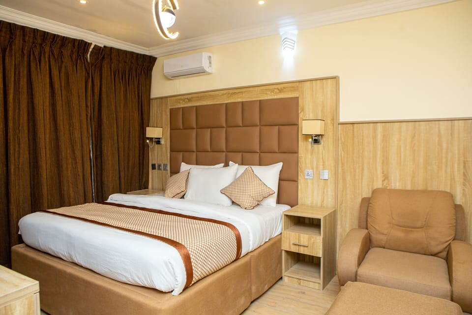 Standard Room | 1 bedroom, in-room safe, individually decorated, individually furnished