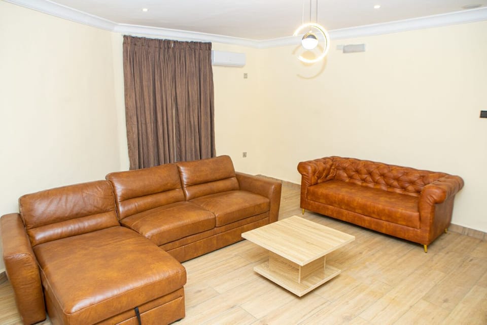 Comfort Suite | 1 bedroom, in-room safe, individually decorated, individually furnished