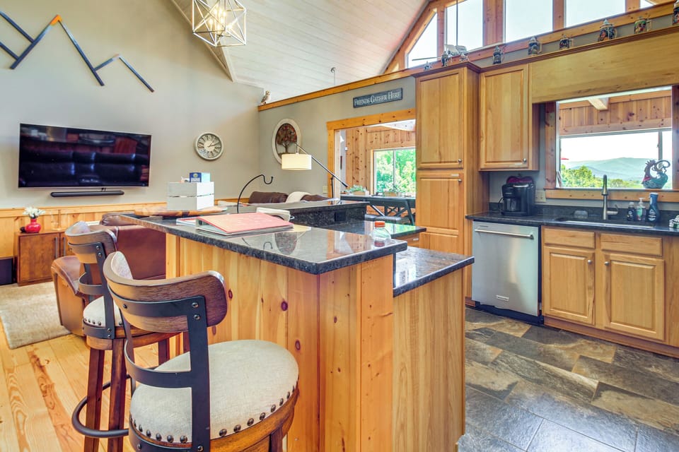 Kitchen | Main Level | Dishwasher | Keurig Coffee Maker