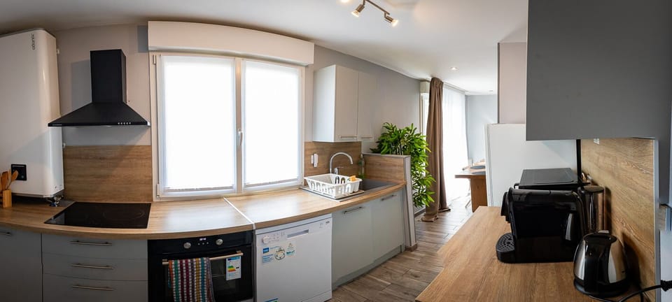 Standard Twin Room | Private kitchen | Shared fridge, microwave, electric kettle