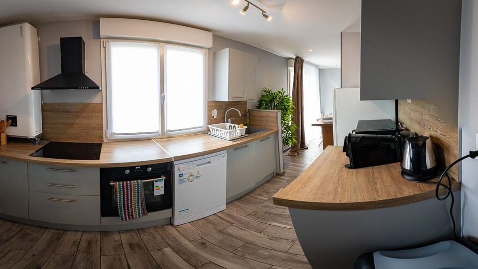 Standard Twin Room | Private kitchen | Shared fridge, microwave, electric kettle