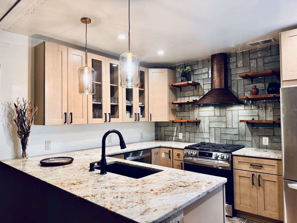 Beutiful Well-Equipped Kitchen