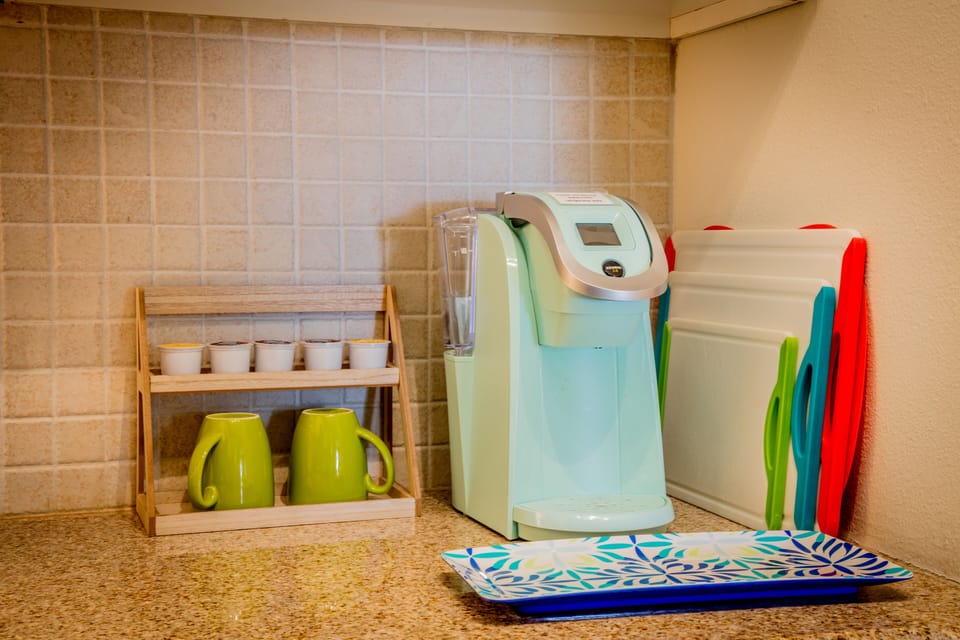 K-Kup machine (also provide Drip Coffeemaker, French Press, Elec Kettle, tea pot