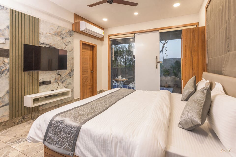 Presidential Suite With outdoor Pool | Bed sheets