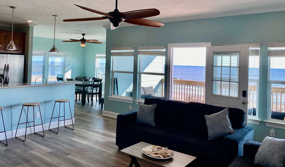 Living room ; ocean from array of windows