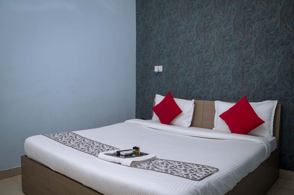 Basic Double Room | Egyptian cotton sheets, premium bedding, pillowtop beds, desk
