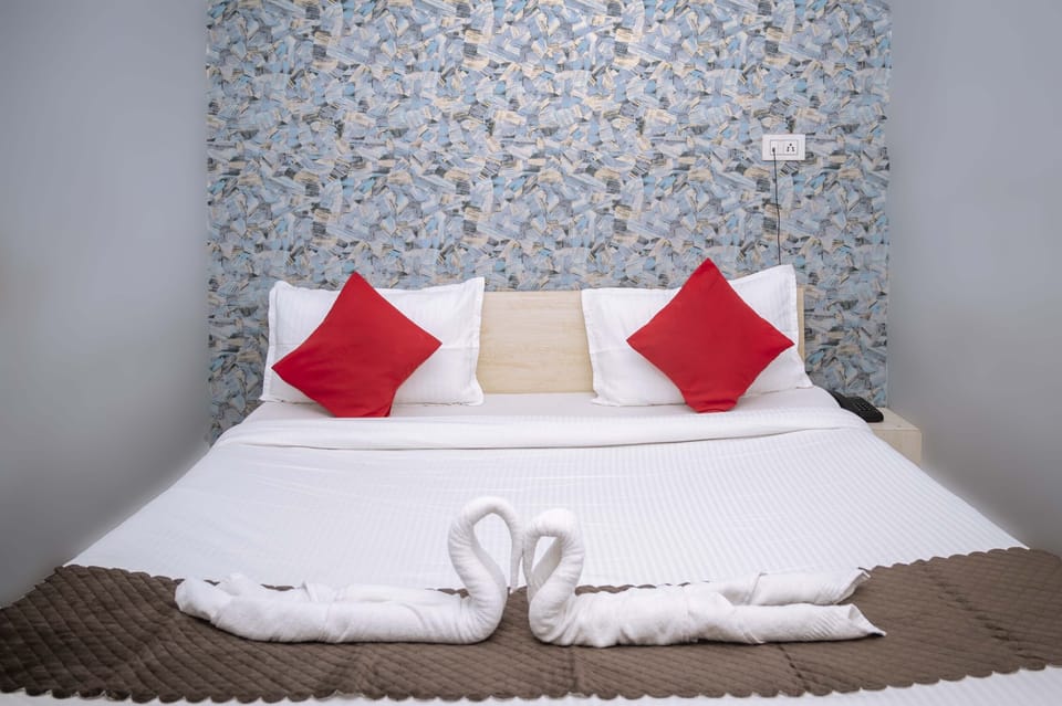 Basic Double Room | Egyptian cotton sheets, premium bedding, pillowtop beds, desk