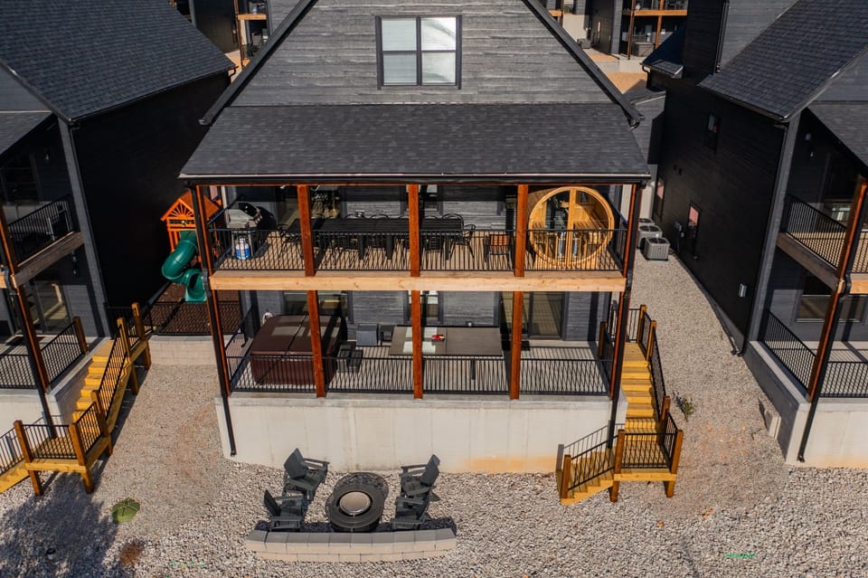Lakeview Villa - Rear Exterior