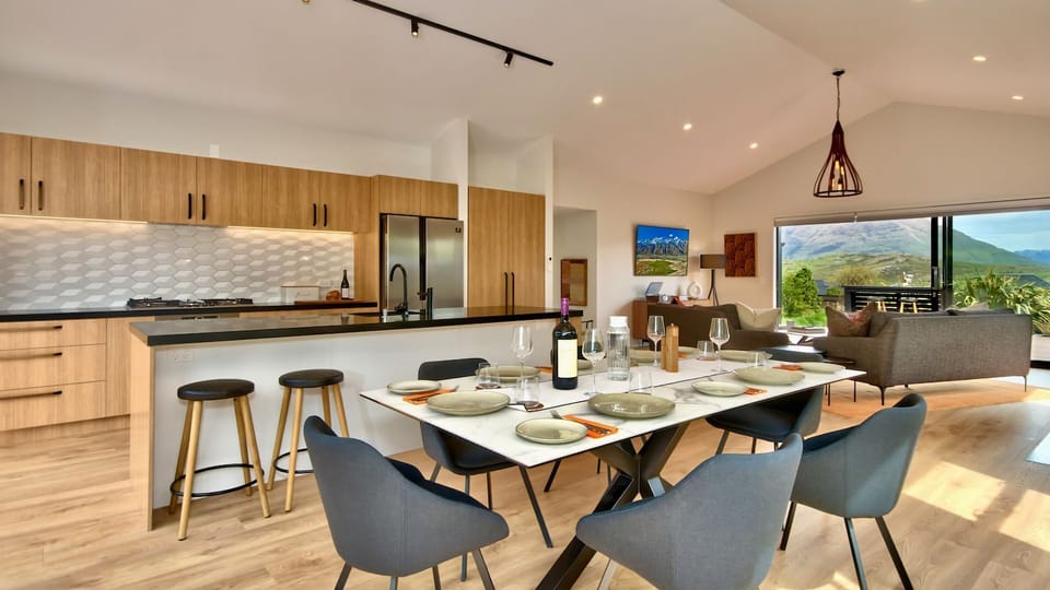 Open plan dining, kitchen and lounge area
