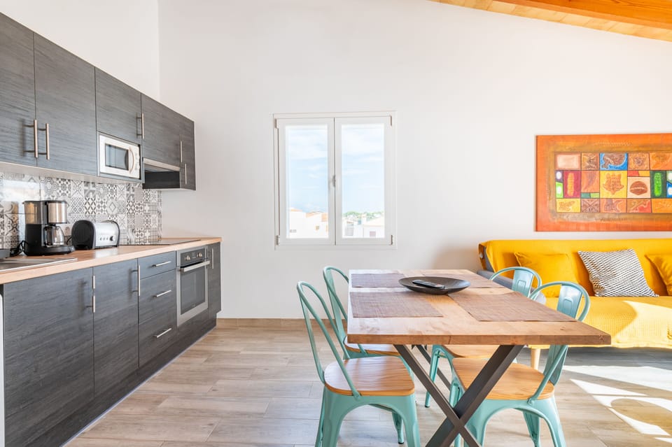 Superior Penthouse, 1 Queen Bed with Sofa bed, Kitchen, Partial Sea View | Private kitchen | Microwave, stovetop, coffee/tea maker, electric kettle