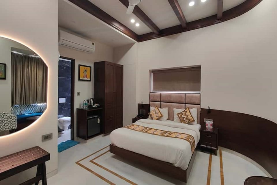 WiFi (free), bed sheets