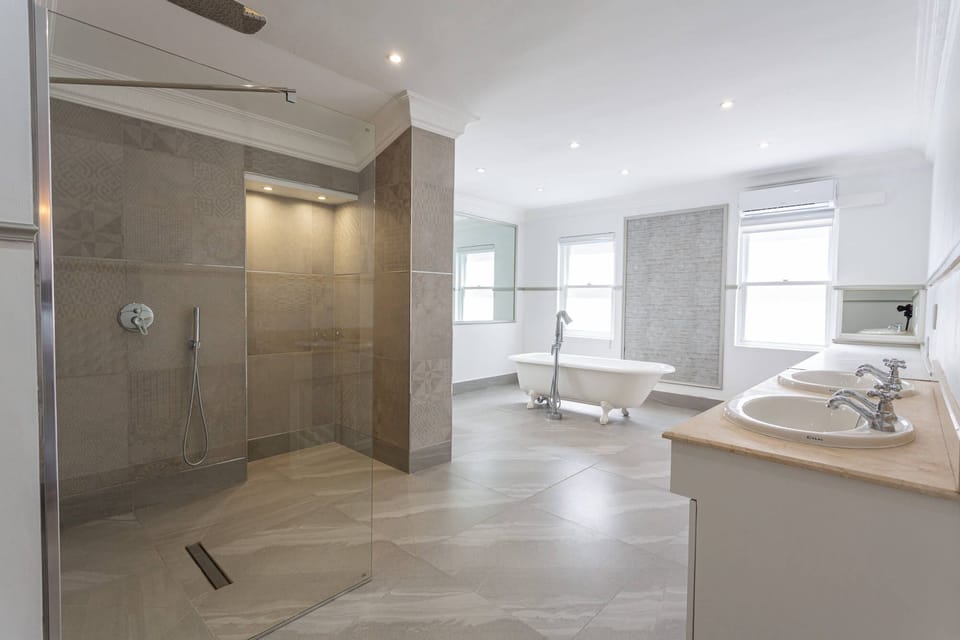 Executive Suite | Free WiFi