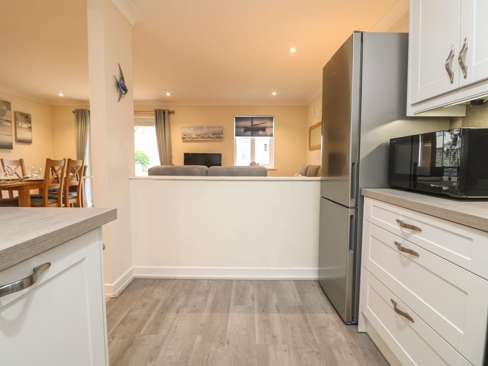 Cottage | Private kitchen | Fridge, dishwasher, electric kettle, toaster