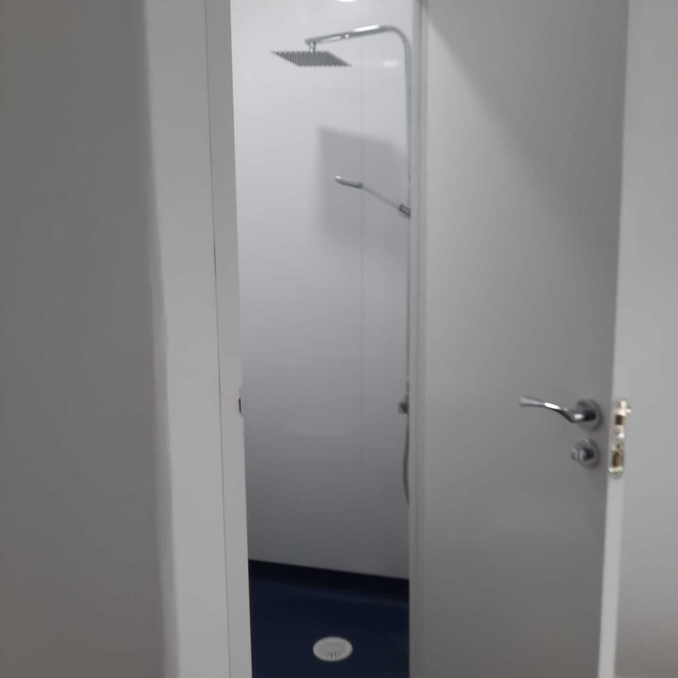 Standard Double Room, 1 Double Bed | Bathroom