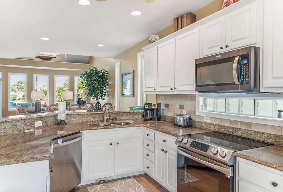 Open concept kitchen and dining area