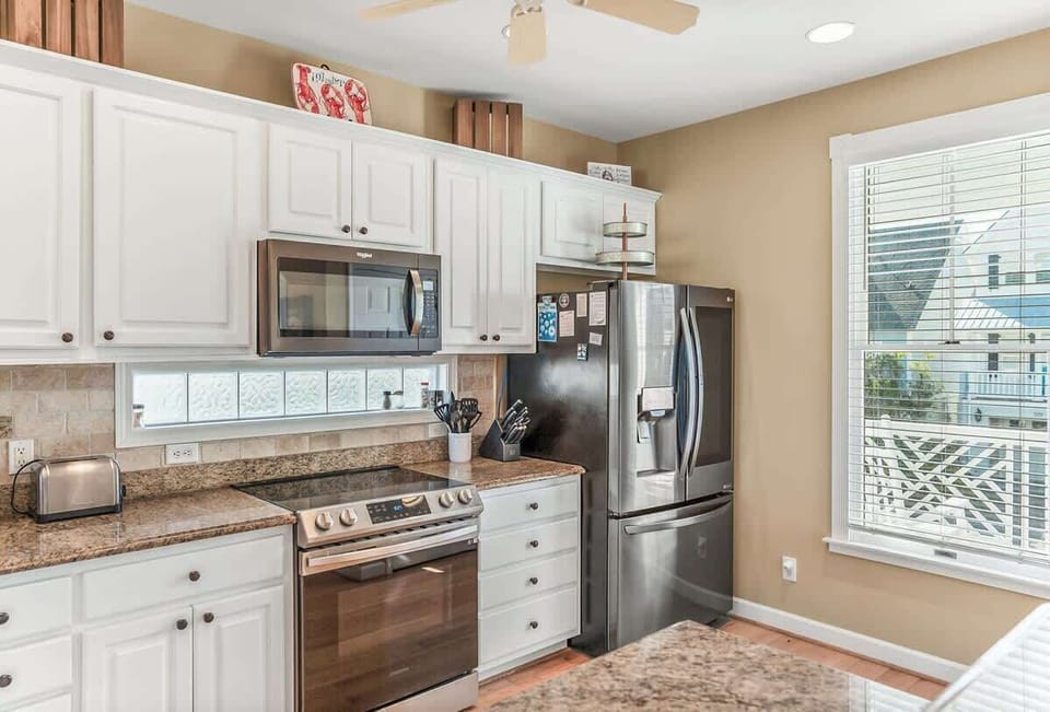 Open concept kitchen and dining area