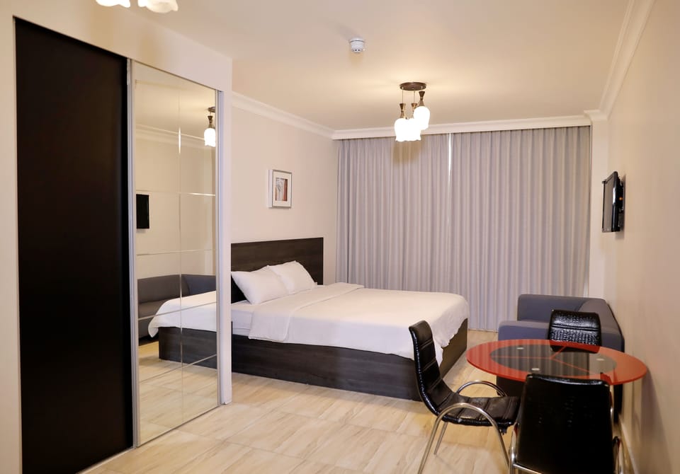 Deluxe Room, 1 King Bed | Blackout drapes, soundproofing, iron/ironing board (on request)