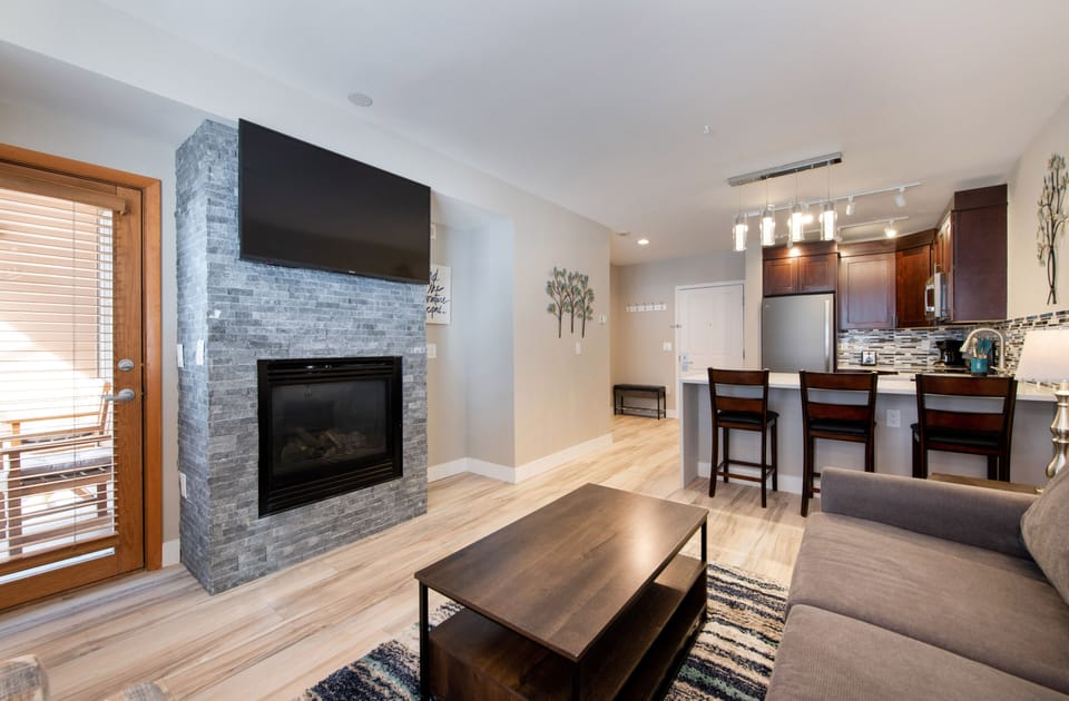 Condo, 1 Bedroom | Living area