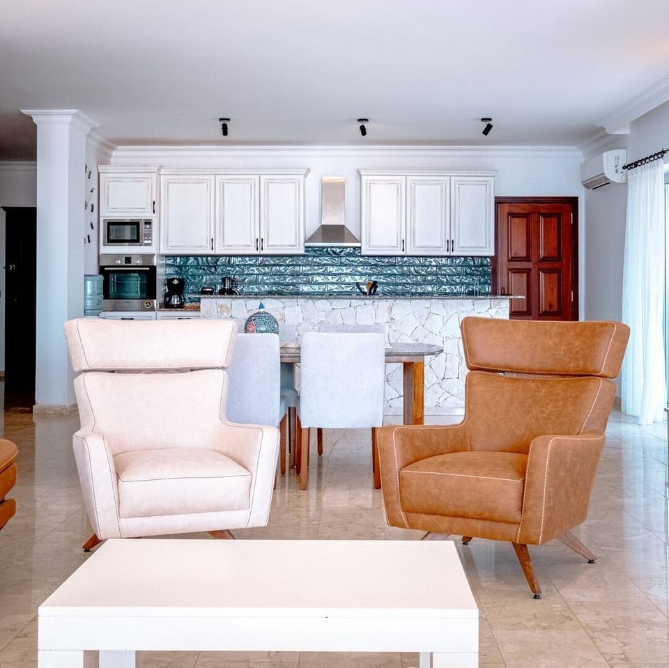 Signature Villa | Private kitchen | Full-size fridge, oven, stovetop, dishwasher