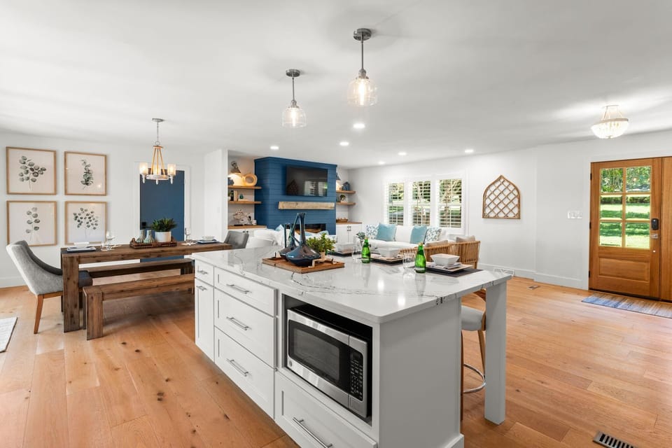House, Multiple Beds (Lakefront Living w/Optional Boat Rent) | Private kitchen | Oven