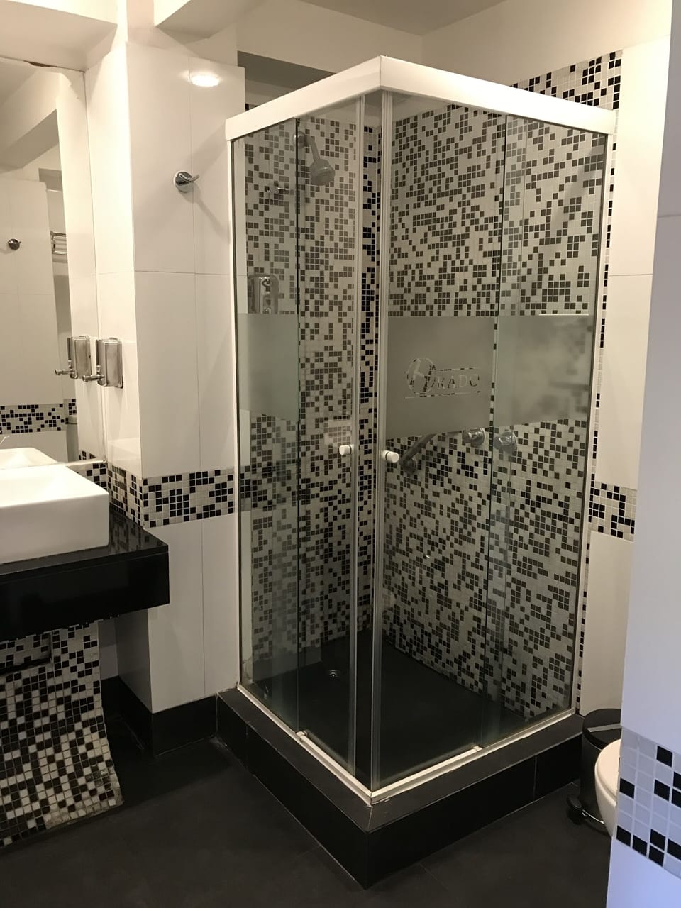 Deluxe Quadruple Room | Bathroom | Shower, towels, soap, shampoo