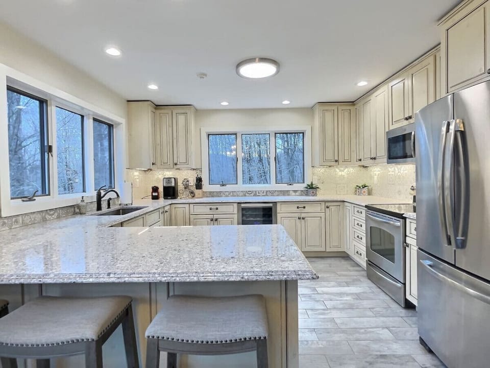 From sleek countertops to state-of-the-art appliances, this space is a chef`s dream come true.