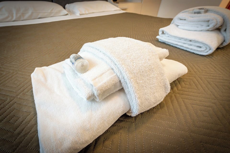 Classic Double or Twin Room | Premium bedding, in-room safe, desk, soundproofing