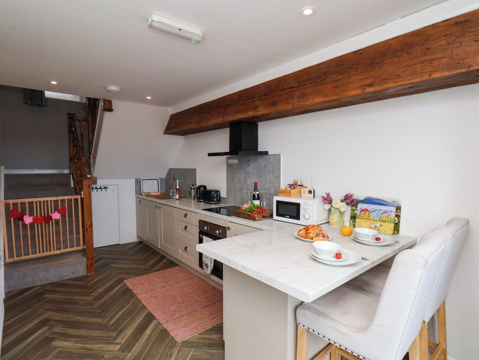 Cottage | Private kitchen | Fridge, dishwasher, electric kettle, toaster