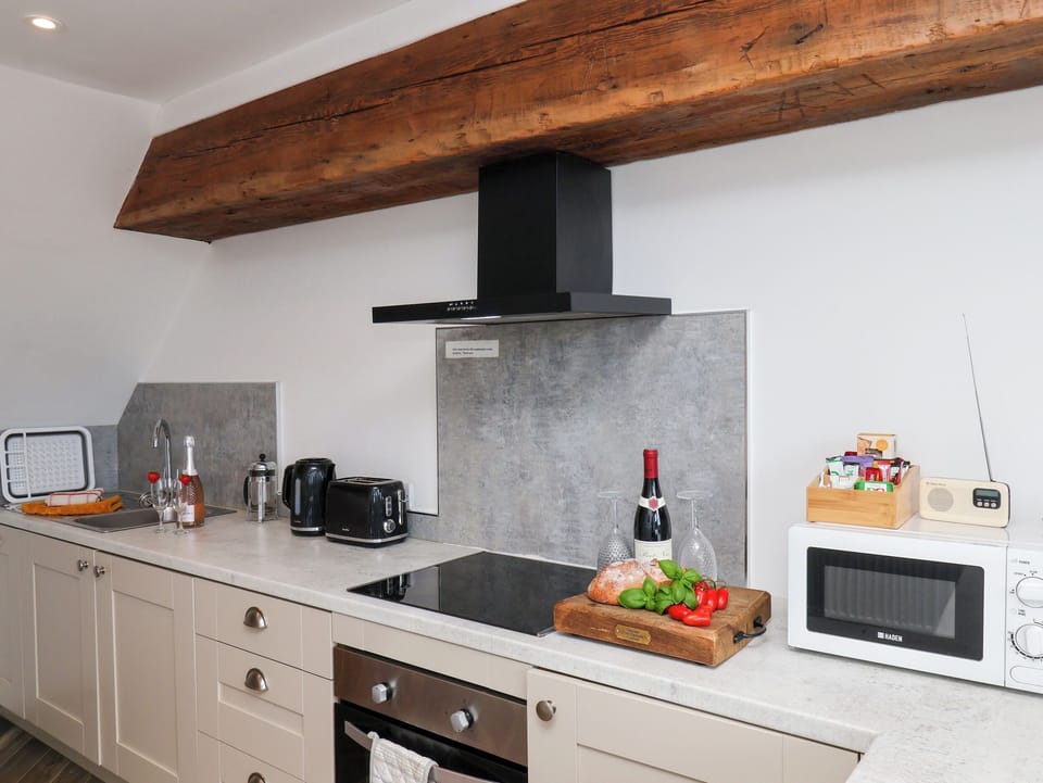 Cottage | Private kitchen | Fridge, dishwasher, electric kettle, toaster