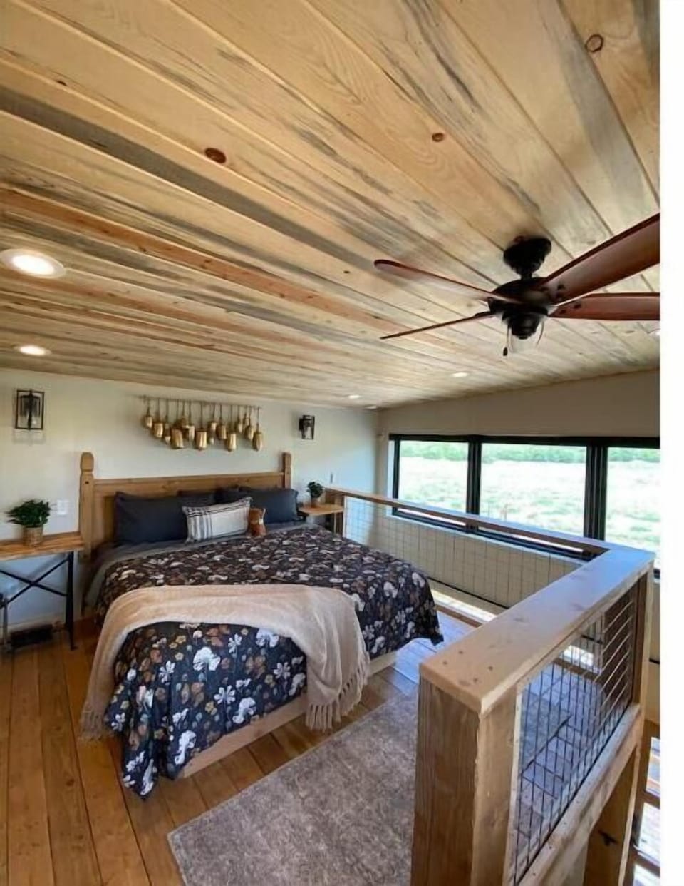 Comfortable King Size bed in Loft 