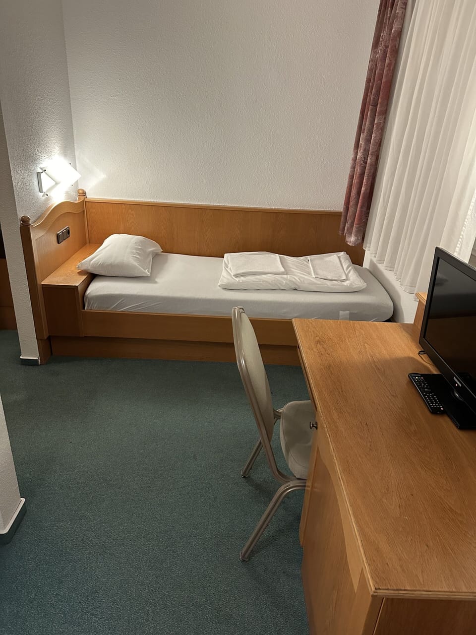 Economy Single Room, 1 Bedroom, Non Smoking | Desk, soundproofing, bed sheets