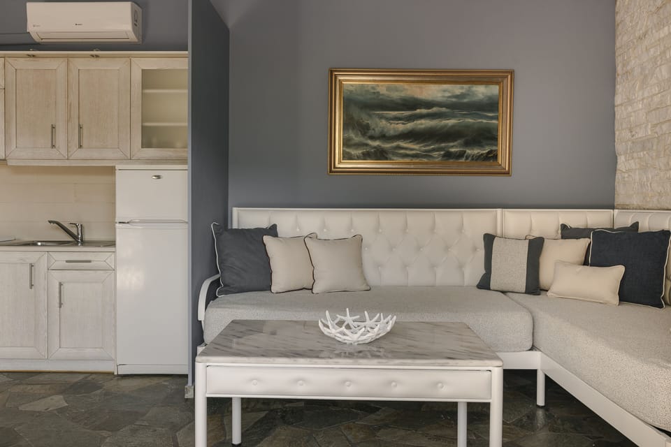 Deluxe Suite, 1 Bedroom, Sea View | Living area | 50-inch Smart TV with cable channels