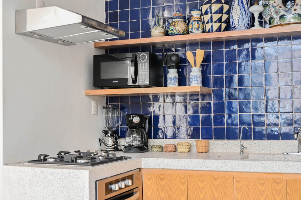 Family House | Shared kitchen | Microwave, blender, cookware/dishes/utensils