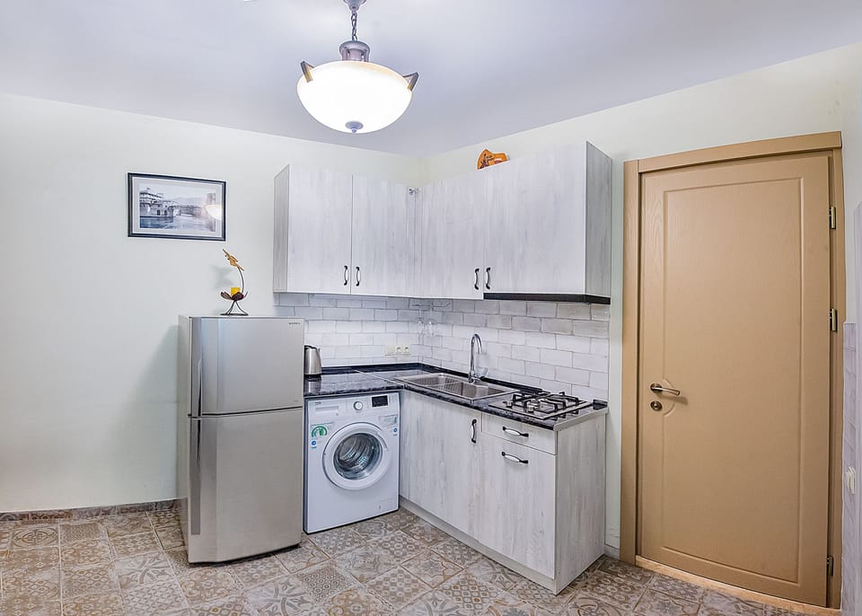 Apartment | Private kitchen | Cookware/dishes/utensils