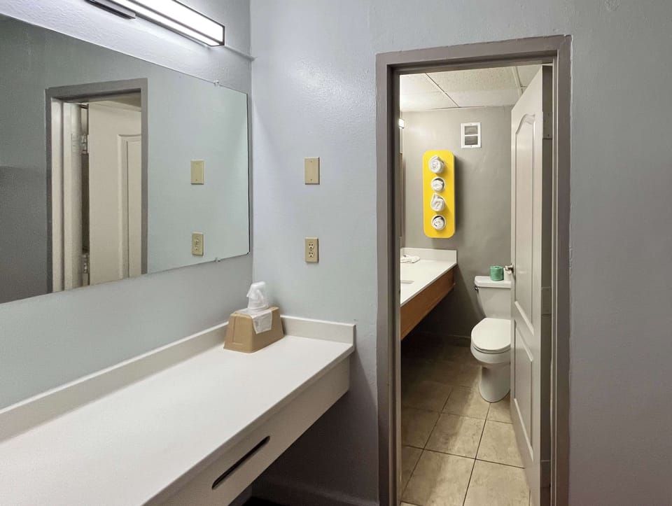 Separate tub and shower, towels