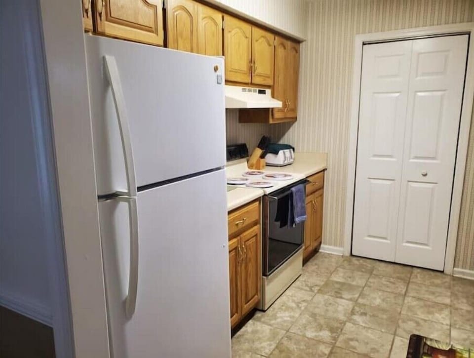 Kitchen (Microwave, dishwasher, range/oven will be replaced with new ones soon)