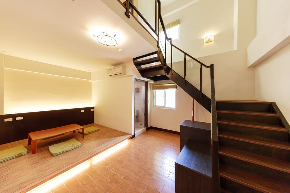 Deluxe Loft, 2 Bathrooms (Livingroom and Balcony) | Living area | 42-inch LED TV with cable channels, TV