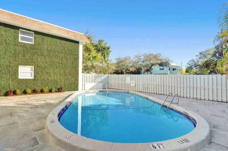 Poolrustic 1