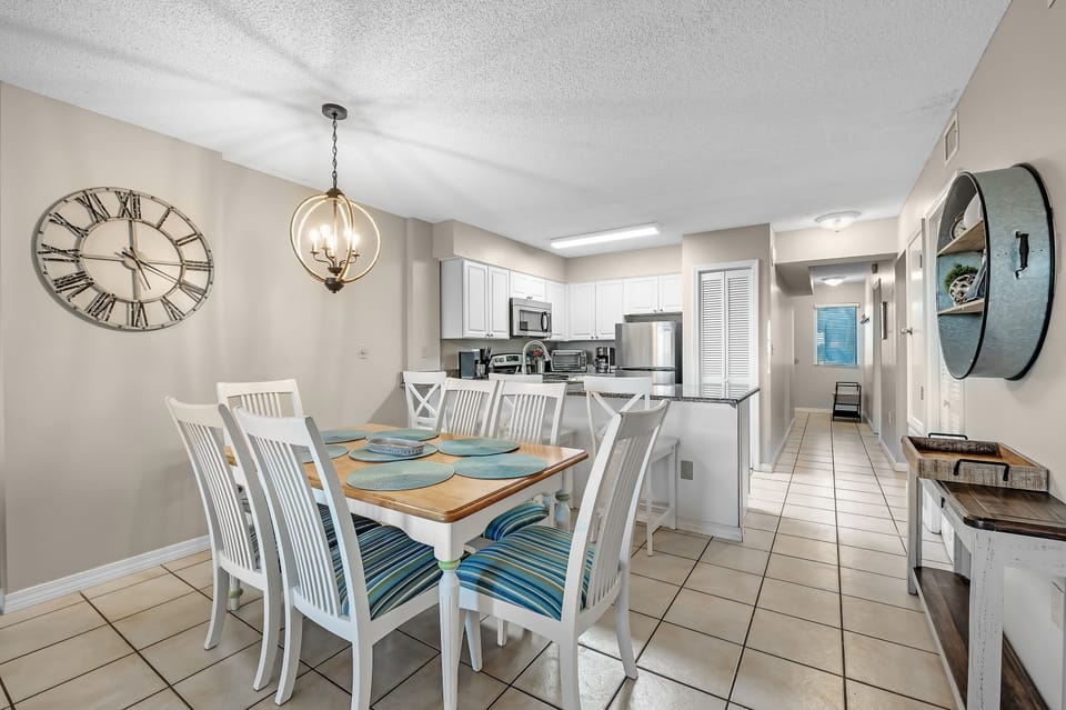 Dining Table and 6 Chairs