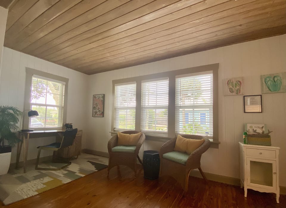 Entry area seating and office nook