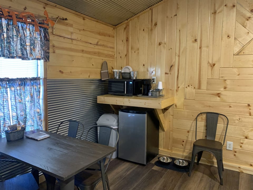 mini fridge, microwave, keurig coffee maker ~ Buffalo Wallow Cabin 