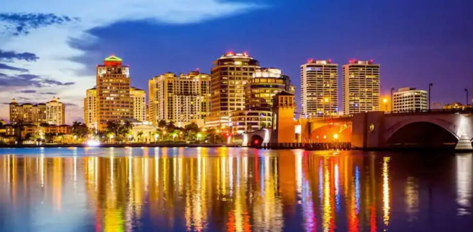 One Mile from the Boat Show and the beautiful downtown West Palm Beach