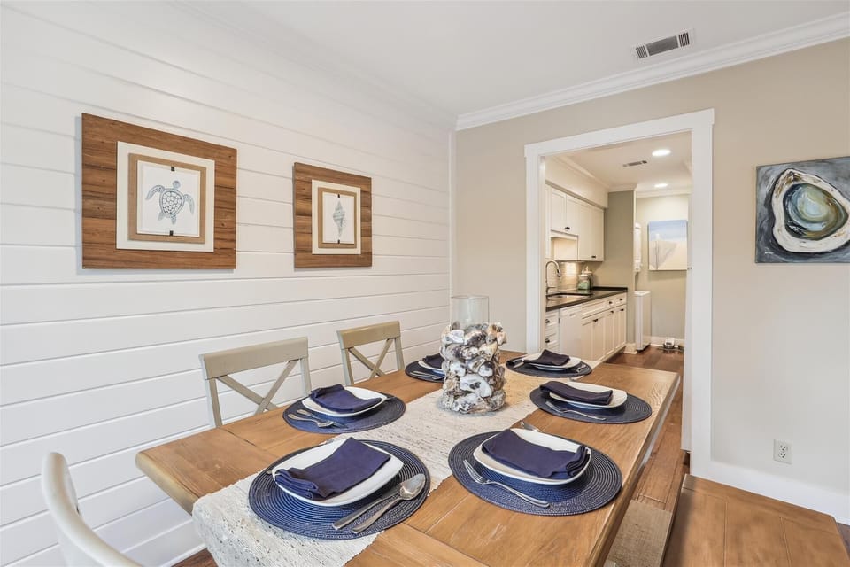 Dining table seats 5