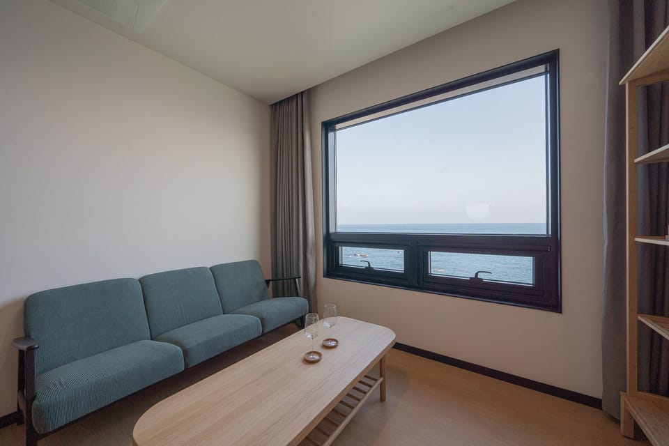 Premier Suite | Premium bedding, down comforters, memory foam beds, desk