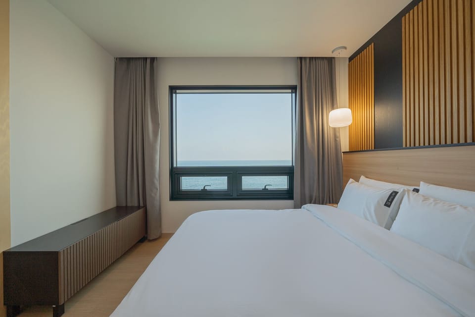 Premier Suite | Premium bedding, down comforters, memory foam beds, desk