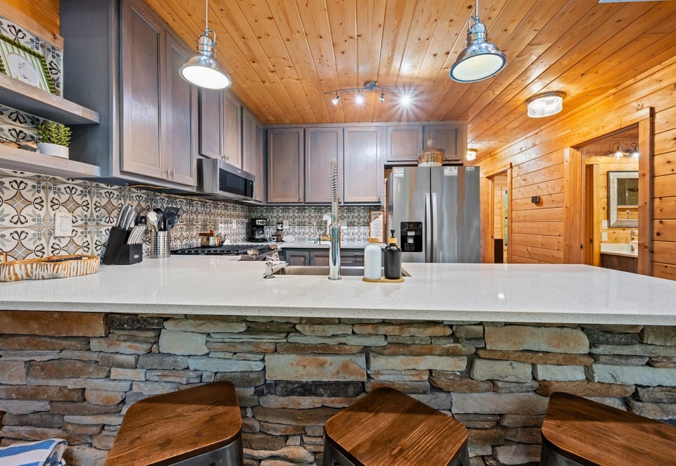 The spacious breakfast bar makes it easy to serve up meals or enjoy a casual snack while staying part of the conversation.