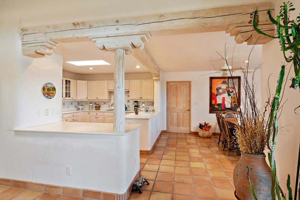 Kitchen / Dining Area